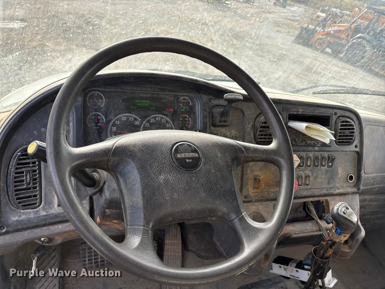 image for item ET5419 2011 Freightliner M2 water truck