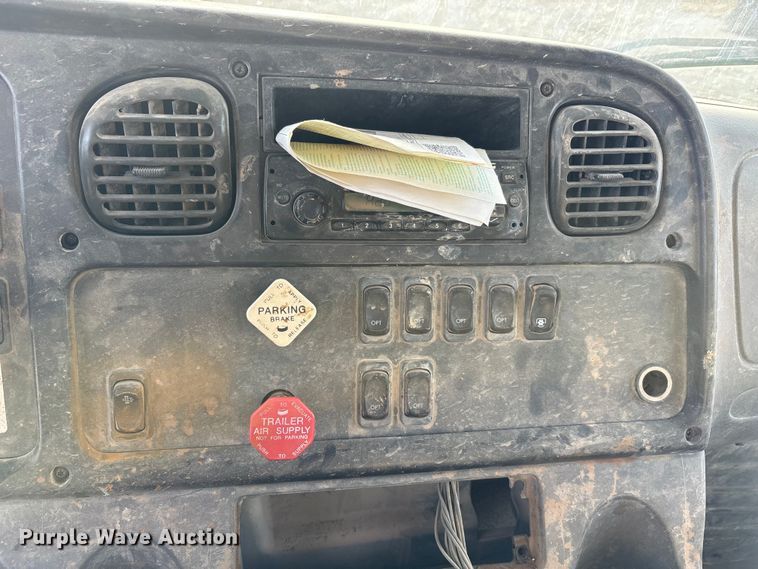 image for item ET5419 2011 Freightliner M2 water truck