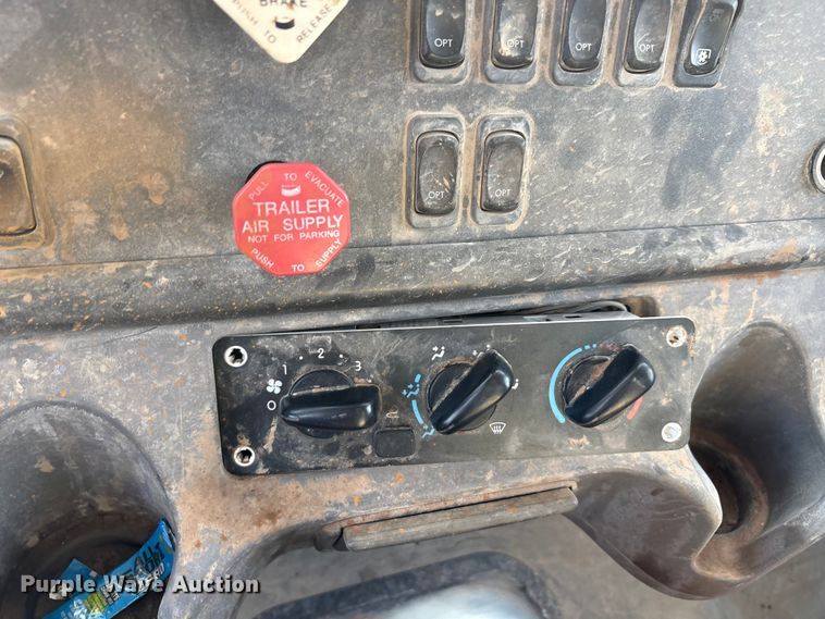 image for item ET5419 2011 Freightliner M2 water truck