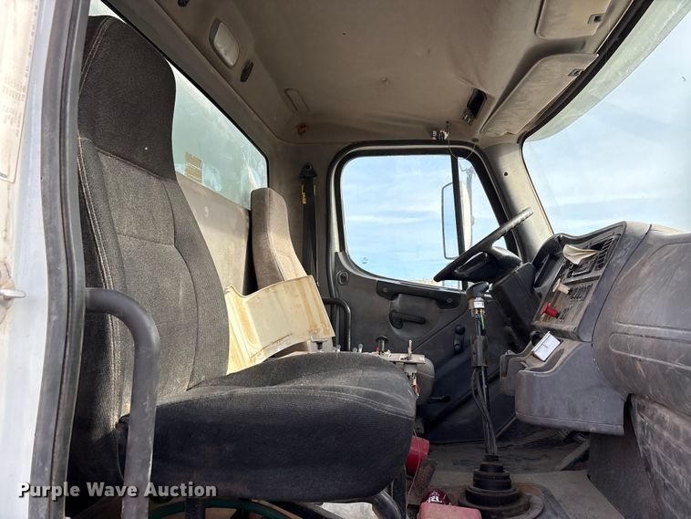 image for item ET5419 2011 Freightliner M2 water truck