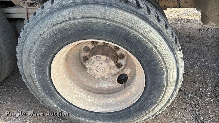 image for item ET5419 2011 Freightliner M2 water truck