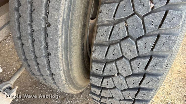 image for item ET5419 2011 Freightliner M2 water truck