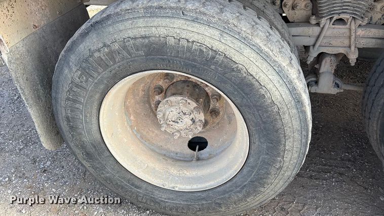 image for item ET5419 2011 Freightliner M2 water truck