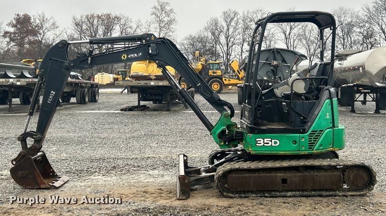 image for item ET6677 2013 John Deere 35D mini excavator