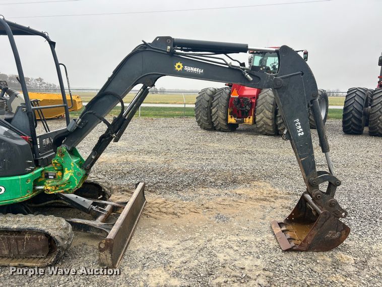 image for item ET6677 2013 John Deere 35D mini excavator