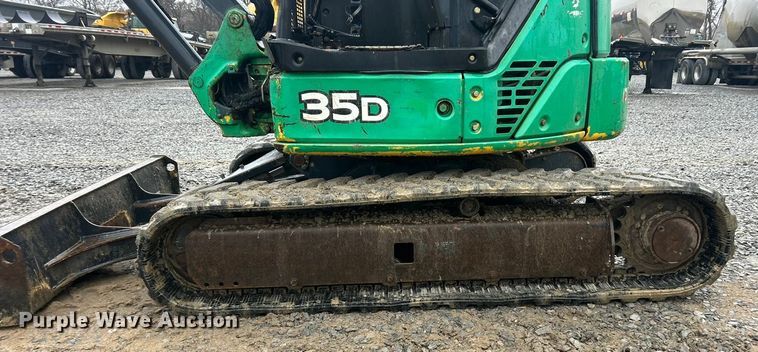 image for item ET6677 2013 John Deere 35D mini excavator