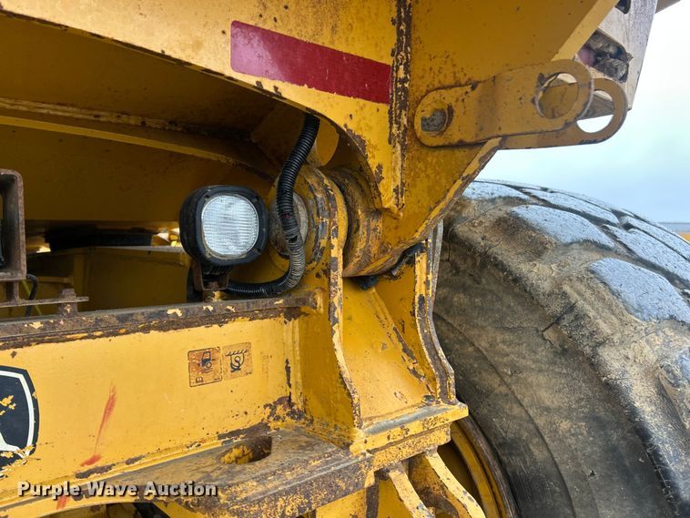 image for item ET6680 2015 John Deere 410E articulated haul truck