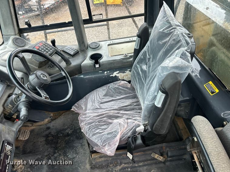 image for item ET6680 2015 John Deere 410E articulated haul truck