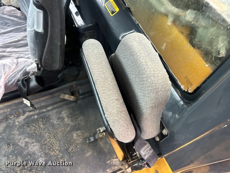 image for item ET6680 2015 John Deere 410E articulated haul truck