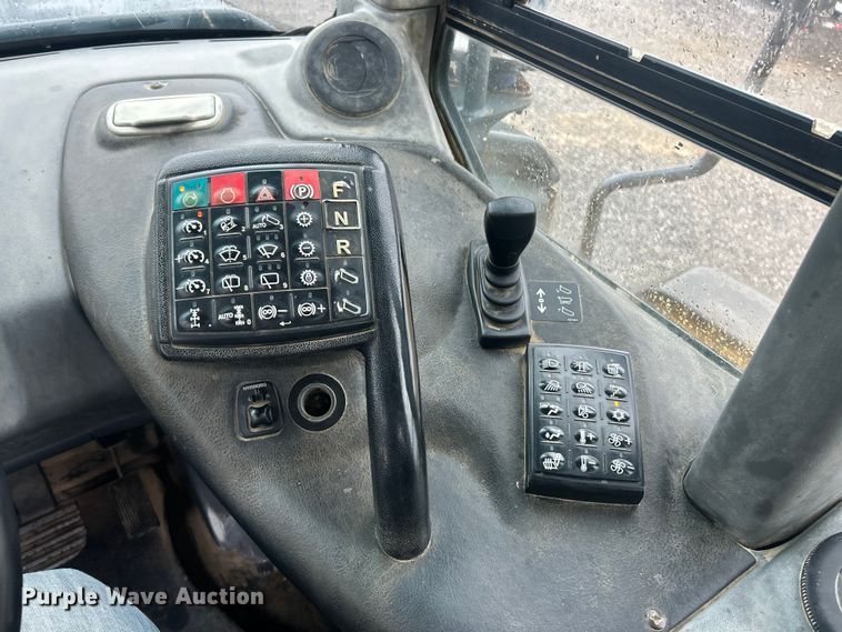 image for item ET6680 2015 John Deere 410E articulated haul truck