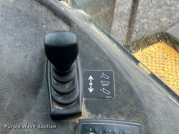 image for item ET6680 2015 John Deere 410E articulated haul truck