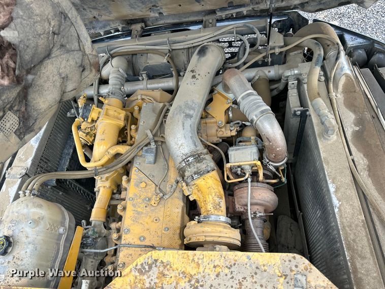 image for item ET6680 2015 John Deere 410E articulated haul truck