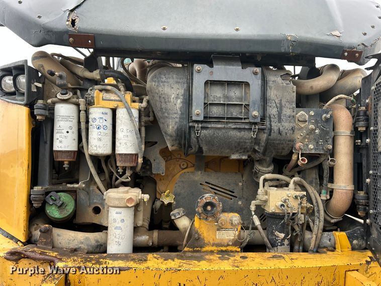 image for item ET6680 2015 John Deere 410E articulated haul truck