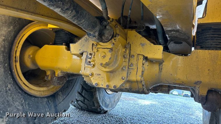 image for item ET6680 2015 John Deere 410E articulated haul truck