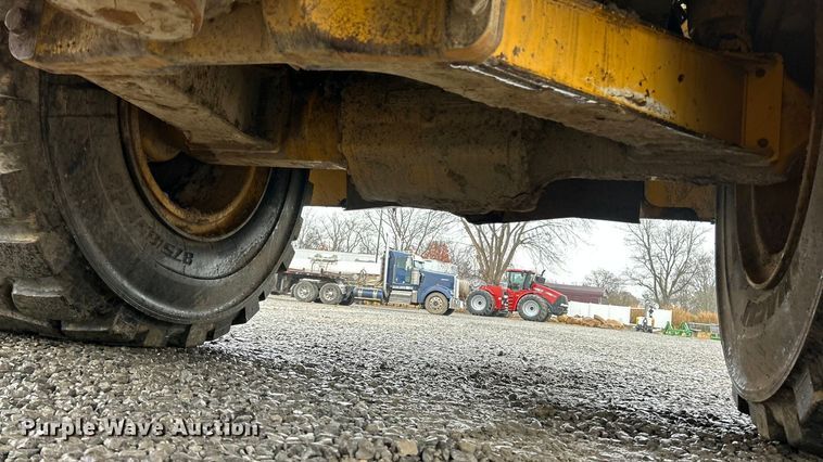 image for item ET6680 2015 John Deere 410E articulated haul truck
