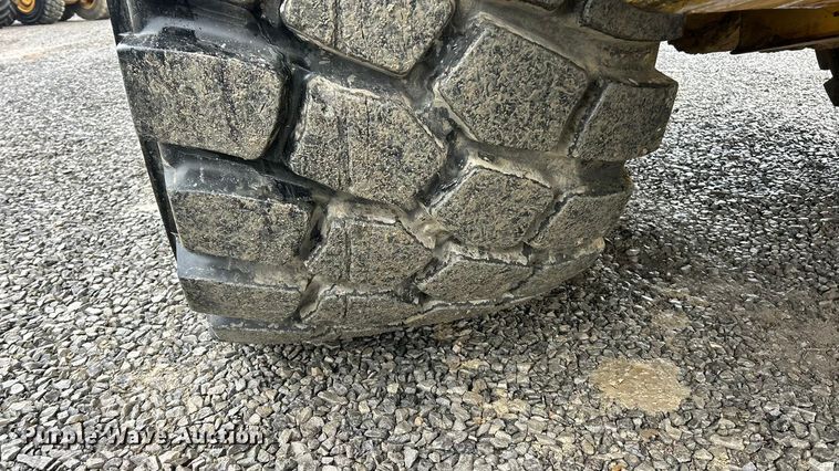 image for item ET6680 2015 John Deere 410E articulated haul truck