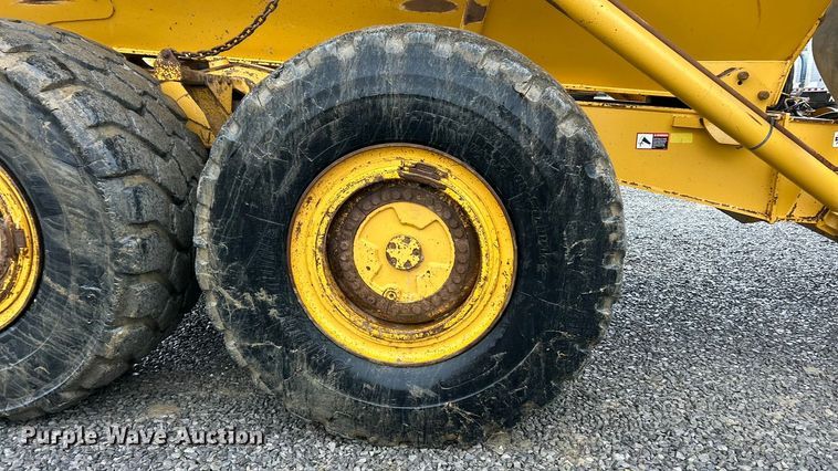 image for item ET6680 2015 John Deere 410E articulated haul truck