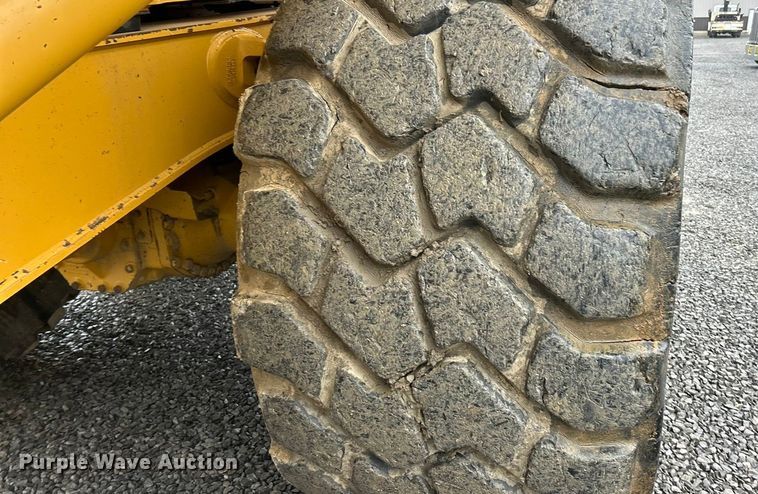 image for item ET6680 2015 John Deere 410E articulated haul truck