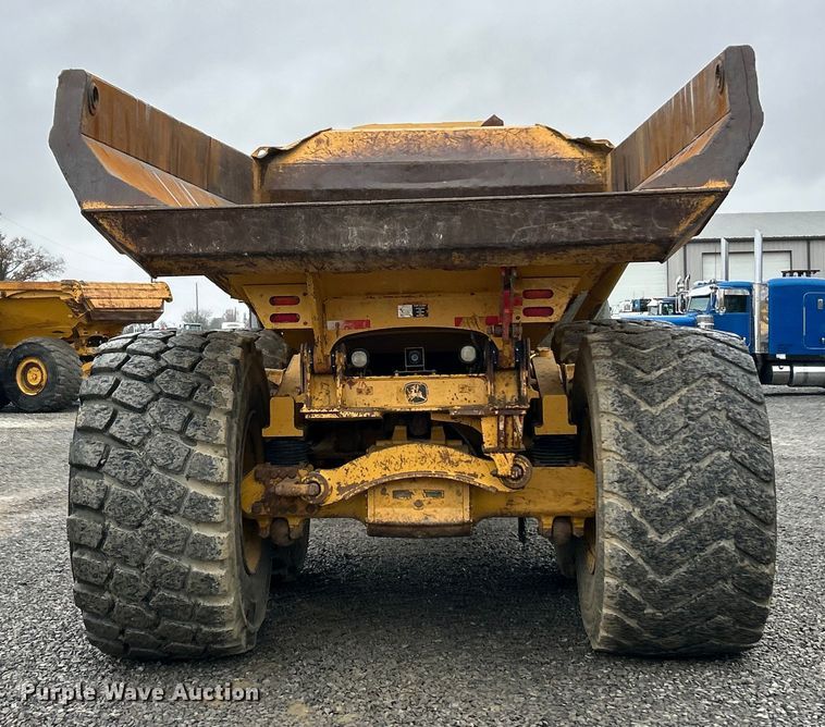 image for item ET6682 2015 John Deere 410E articulated haul truck