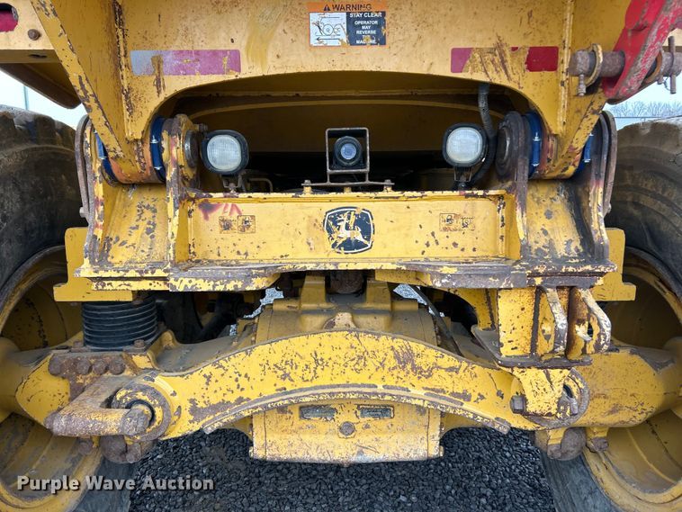 image for item ET6682 2015 John Deere 410E articulated haul truck