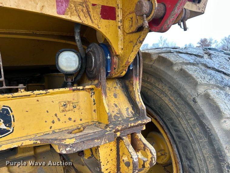 image for item ET6682 2015 John Deere 410E articulated haul truck