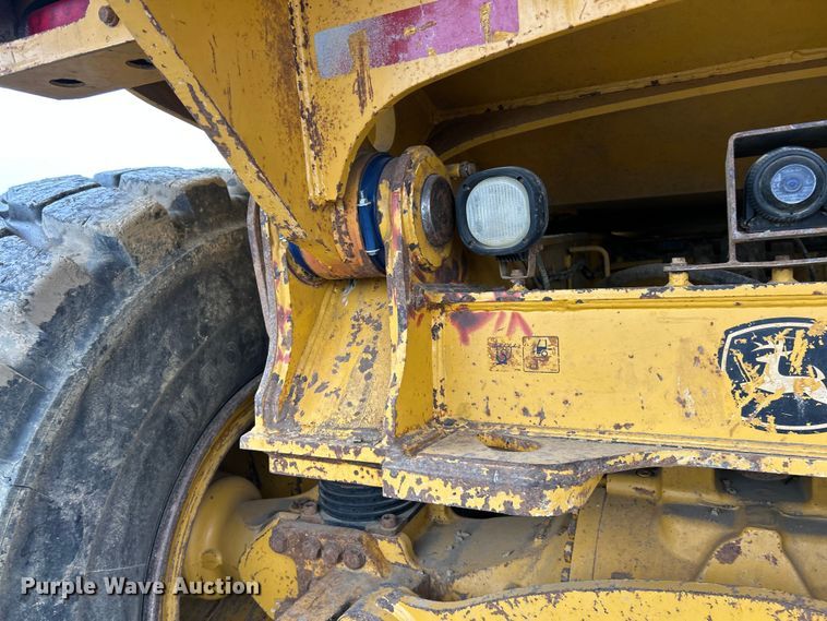 image for item ET6682 2015 John Deere 410E articulated haul truck