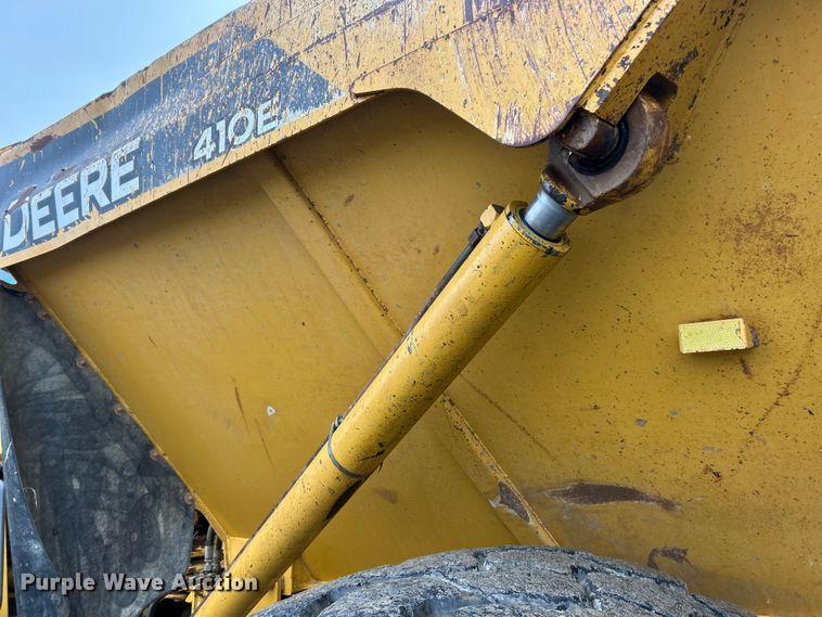 image for item ET6682 2015 John Deere 410E articulated haul truck