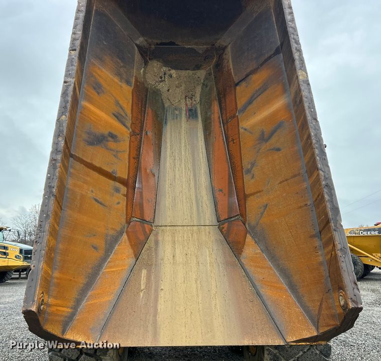 image for item ET6682 2015 John Deere 410E articulated haul truck