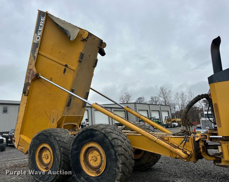 image for item ET6682 2015 John Deere 410E articulated haul truck