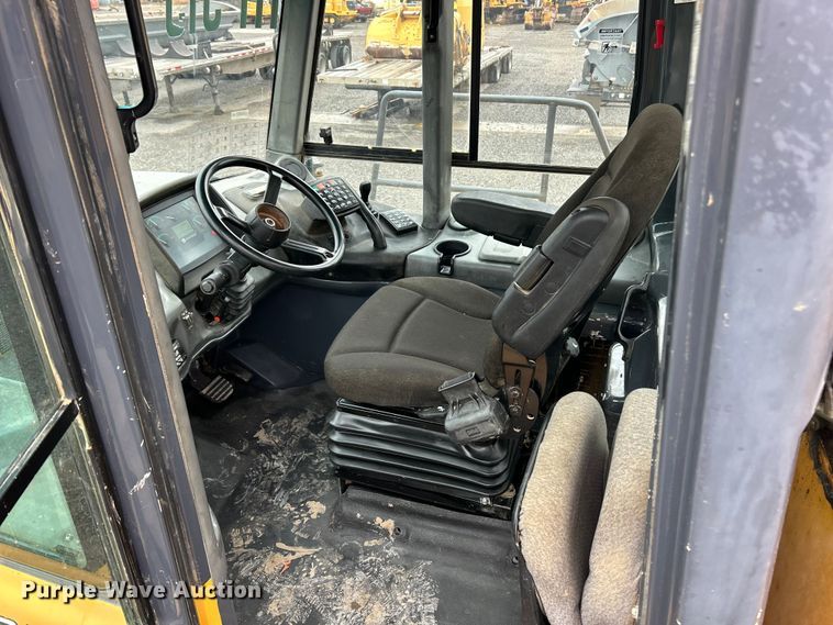 image for item ET6682 2015 John Deere 410E articulated haul truck