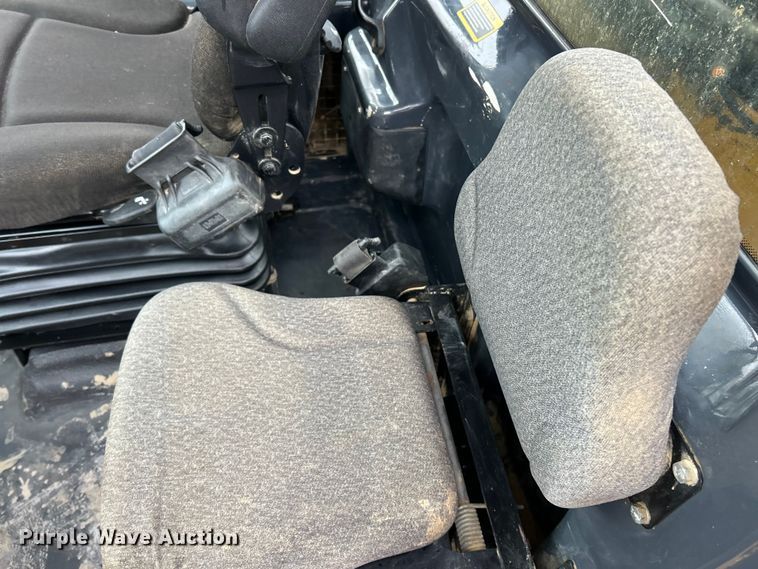 image for item ET6682 2015 John Deere 410E articulated haul truck