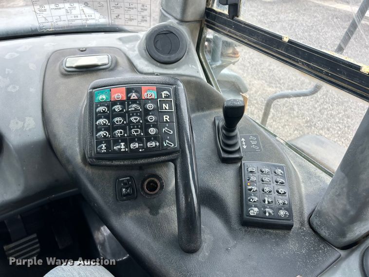 image for item ET6682 2015 John Deere 410E articulated haul truck