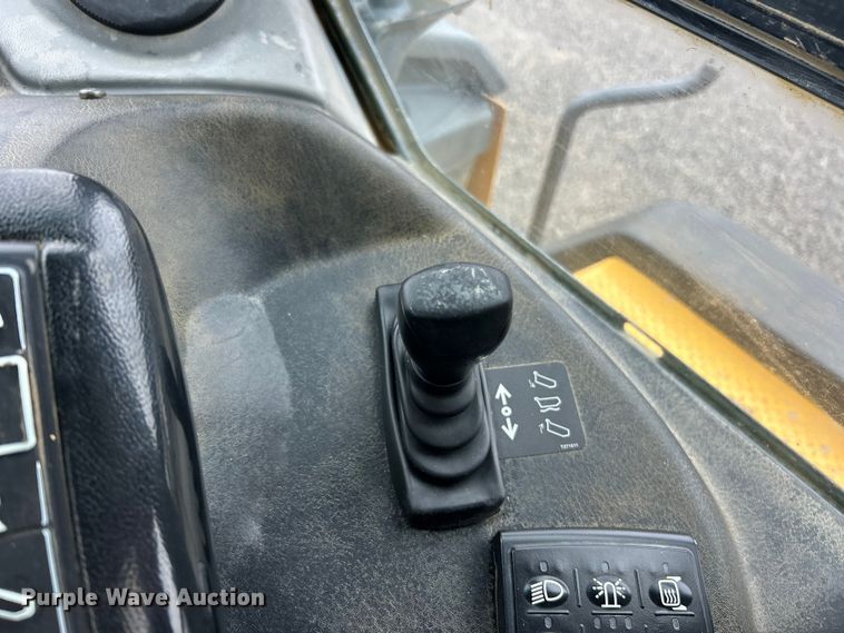 image for item ET6682 2015 John Deere 410E articulated haul truck