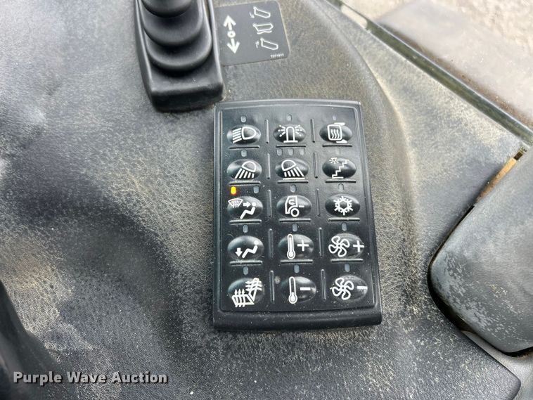 image for item ET6682 2015 John Deere 410E articulated haul truck