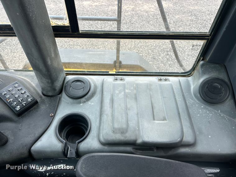 image for item ET6682 2015 John Deere 410E articulated haul truck