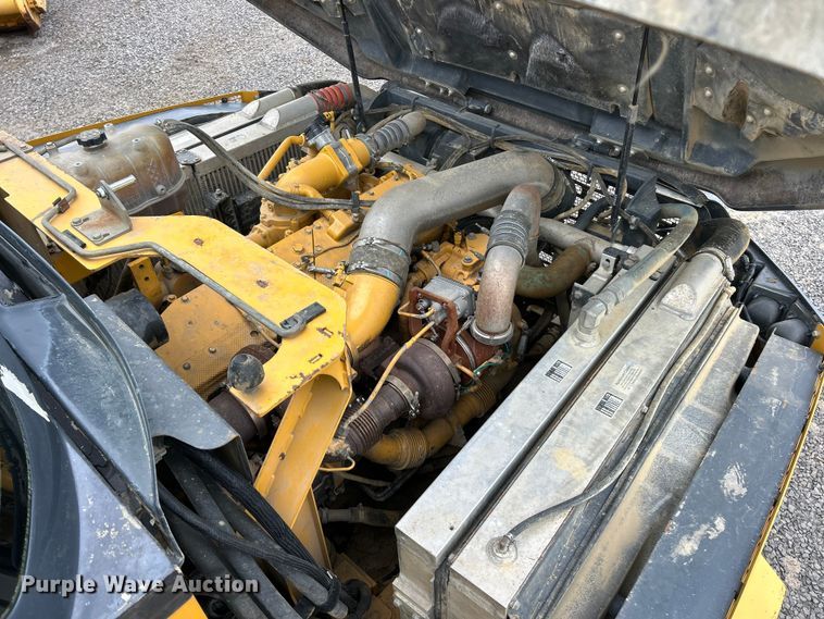 image for item ET6682 2015 John Deere 410E articulated haul truck