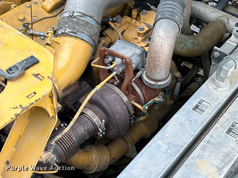 image for item ET6682 2015 John Deere 410E articulated haul truck