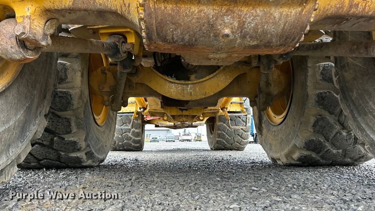 image for item ET6682 2015 John Deere 410E articulated haul truck