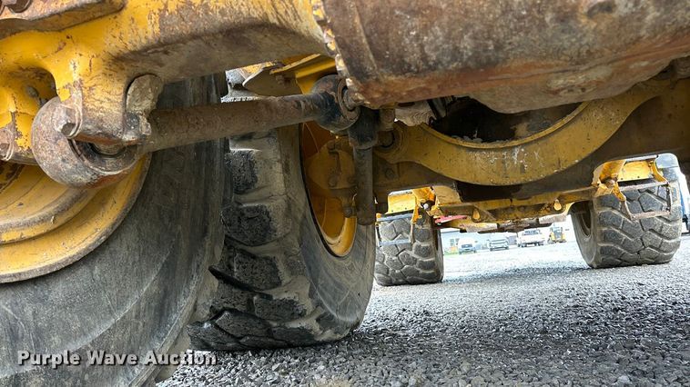 image for item ET6682 2015 John Deere 410E articulated haul truck