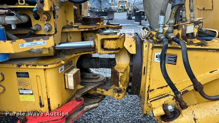 image for item ET6682 2015 John Deere 410E articulated haul truck