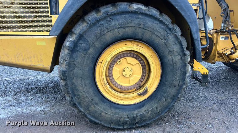 image for item ET6682 2015 John Deere 410E articulated haul truck