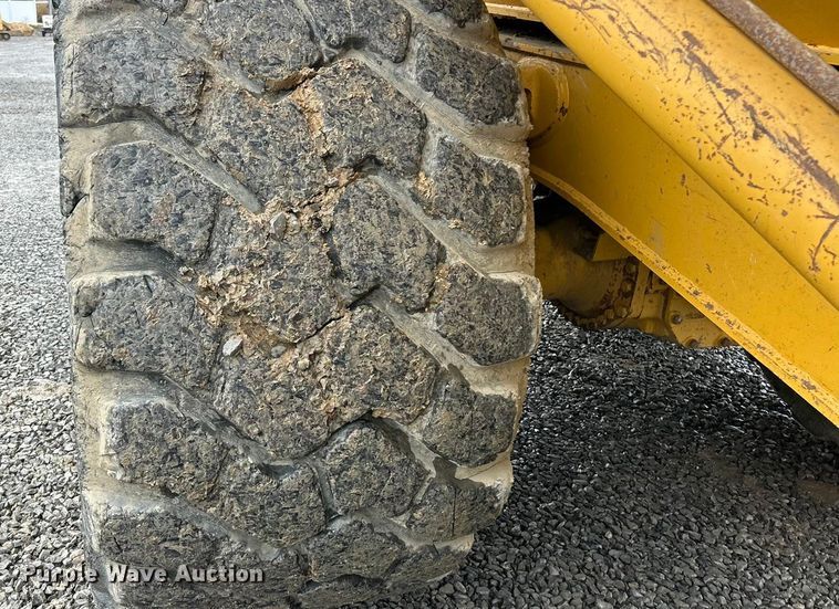 image for item ET6682 2015 John Deere 410E articulated haul truck