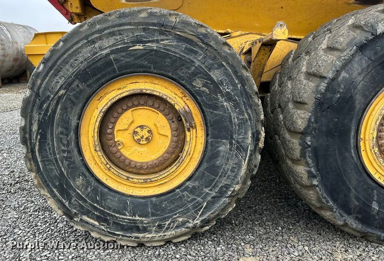 image for item ET6682 2015 John Deere 410E articulated haul truck