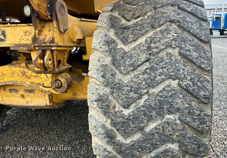 image for item ET6682 2015 John Deere 410E articulated haul truck