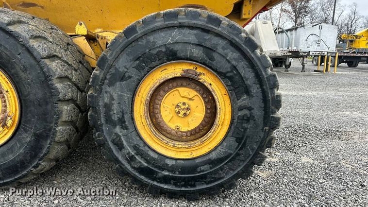 image for item ET6682 2015 John Deere 410E articulated haul truck