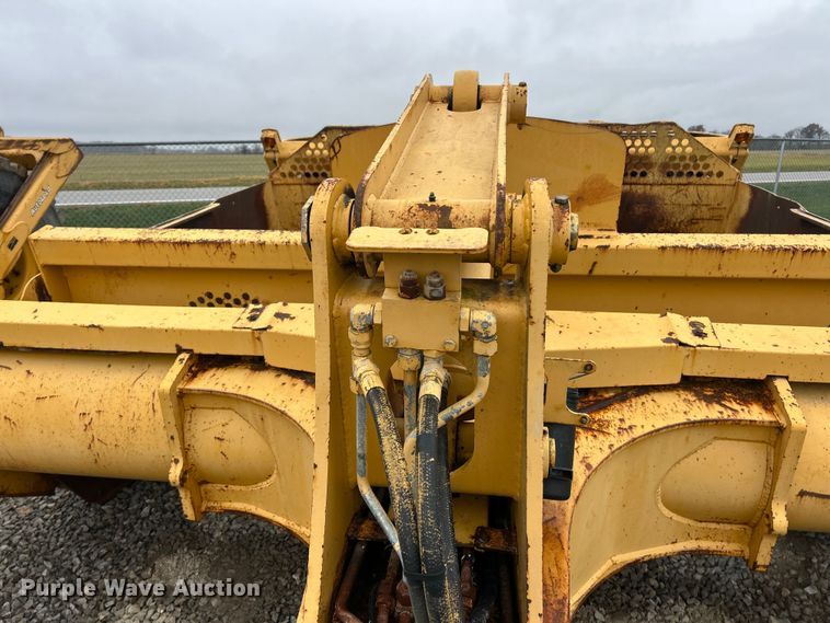 image for item ET6684 2012 John Deere 2112C scraper