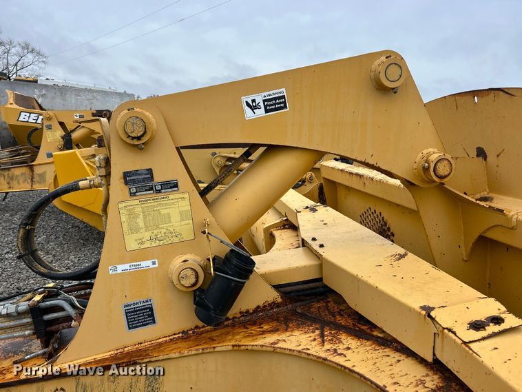 image for item ET6684 2012 John Deere 2112C scraper