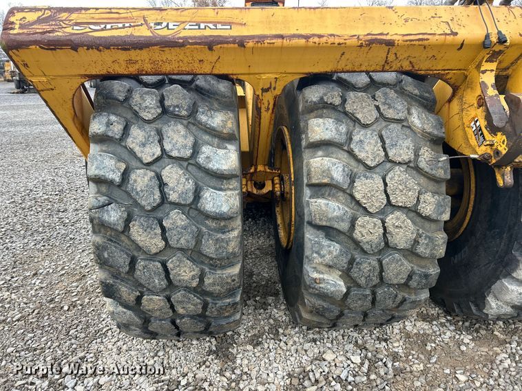 image for item ET6684 2012 John Deere 2112C scraper