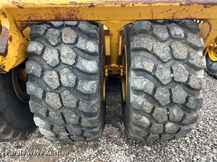 image for item ET6684 2012 John Deere 2112C scraper