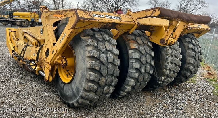 image for item ET6685 2012 John Deere 2112C scraper